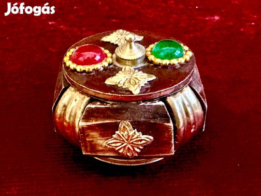 Réz csontberakással és gyöngyökkel díszített gyűrűtartó