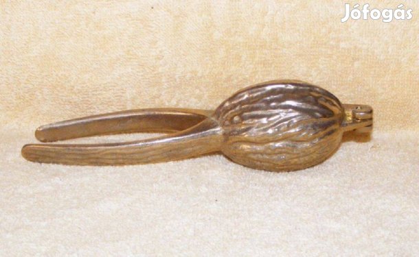 Réz diótörő dió