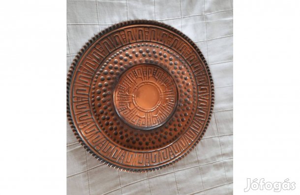 Réz dombornyomott falitál