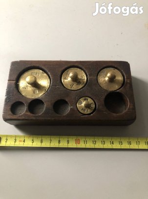 Réz pecsétes súlykészlet fa dobozban