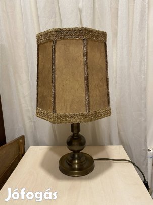 Réz talpazatú asztali lámpa elegáns lámpaernyővel