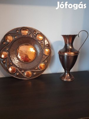 Réz váza, fali réz tányérral