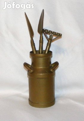 Réz vödör szerszámokkal