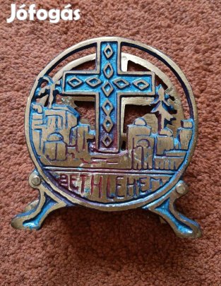 Rézből készült szalvéta vagy papír tartó.