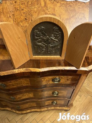 Rézdomborműves egyedi dísztargy , keményfa keretben