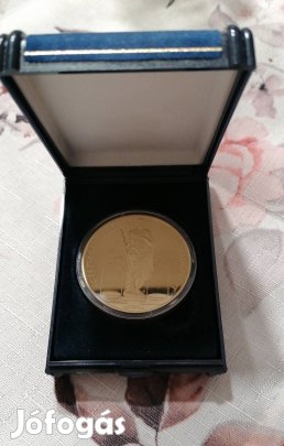 Richter Gedeon érme dobozában 