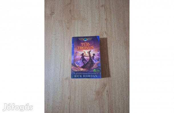 Rick Riordan: Tűztrónus (Kane krónikák 2.)