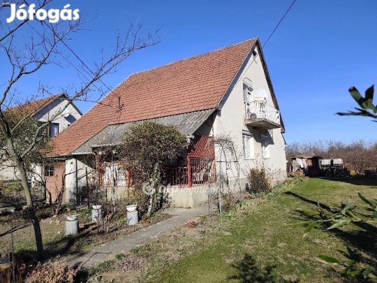 Ricsei 200 nm-es ház eladó