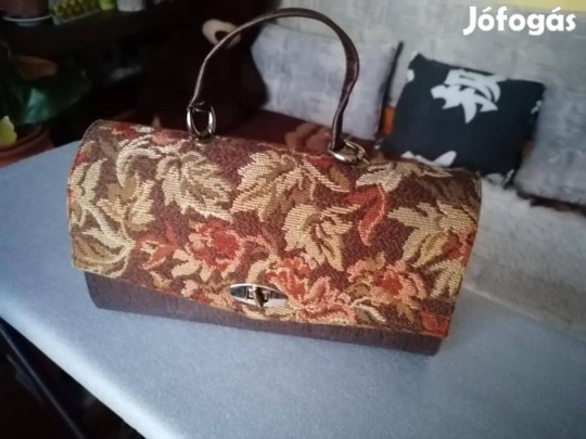 Ridikül barna színű gépi hímzéses