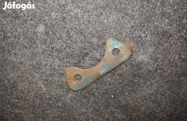 Riga 3 benzintank leszorító fül idom