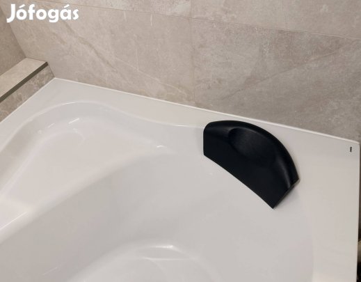 Riho aszimmetrikus kád, csaptelep, fejpárna