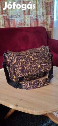 Ritka Eastpak hátizsák - Fekete-arany barokk minta