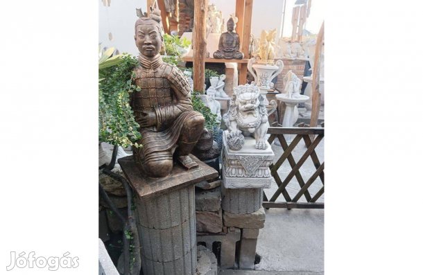 Ritka Kínai katona szobor Fagyálló műkő bronz ozott Japán kertépítő kő