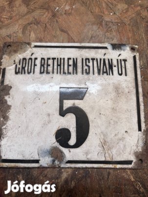 Ritka, II. vh. előtti "Gróf Bethlen István út" zománcozott utcatábla 