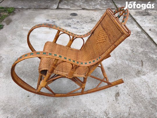 Ritka díszített , színes rattan hintaszék