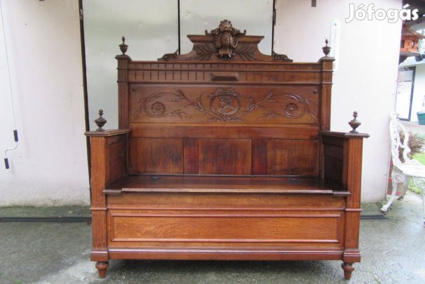 Ritka formájú antik karfás pad faragás és dísz elemekkel 150cm széles