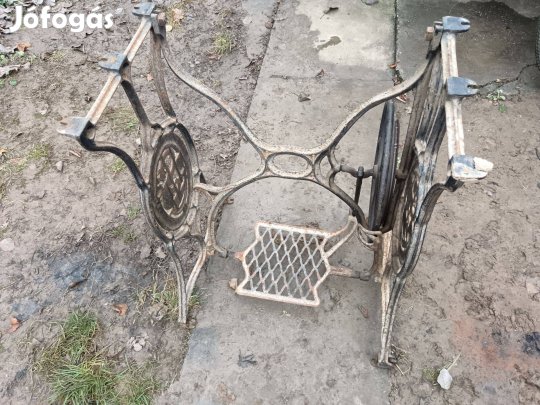 Ritka kígyó és gyerek motívumos singer öntöttvas állvány