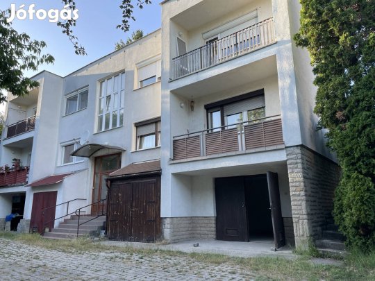 Ritka lehetőség Pilisvörösváron, lakás és saját garázs egyben!