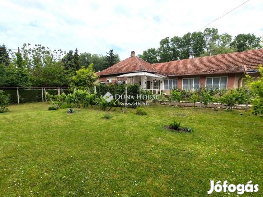 Ritka lehetőség az Árpád soron, élővíz csatorna mellett, Békéscsaba!