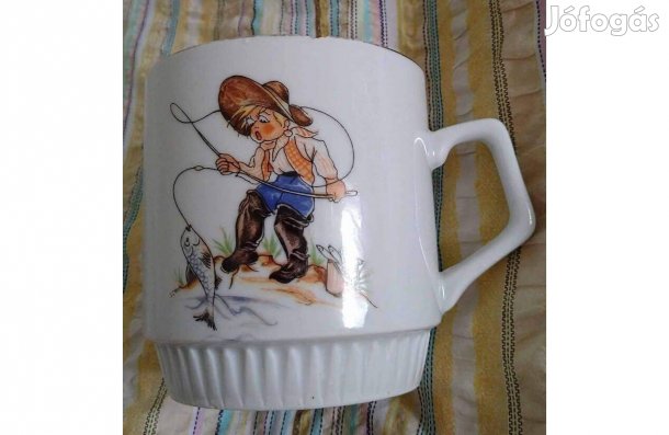 Ritkább régi horgászó kisfiú Zsolnay bögre gyűjtőknek