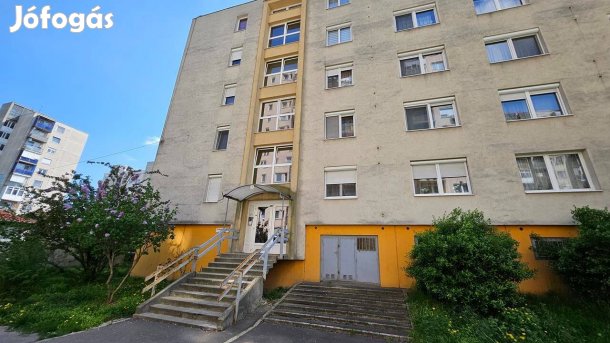 Ritkaság! 3,5 szoba+gardróbos panel lakás eladó!