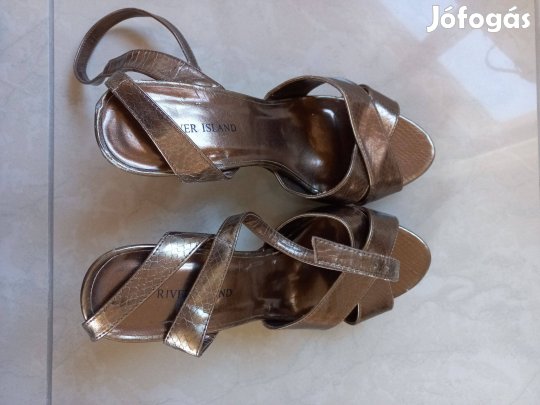 River Island magassarkú szandál