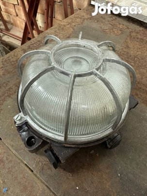 Robbanásbiztos pince lámpa