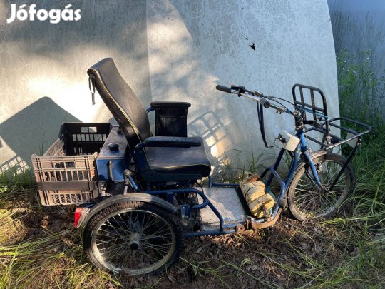 Robbanómotoros mozgáskorlátozott háromkerekű