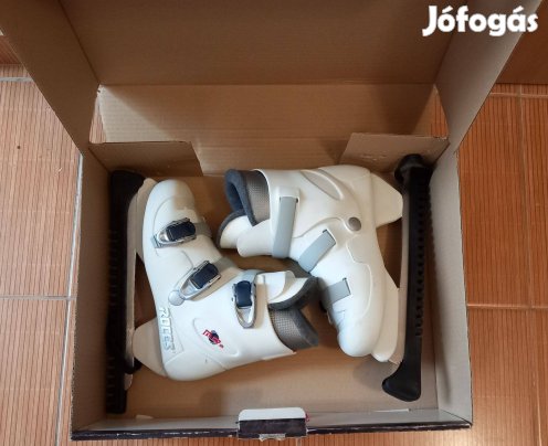 Roches jégkorcsolya 39-es, élvédővel, dobozában