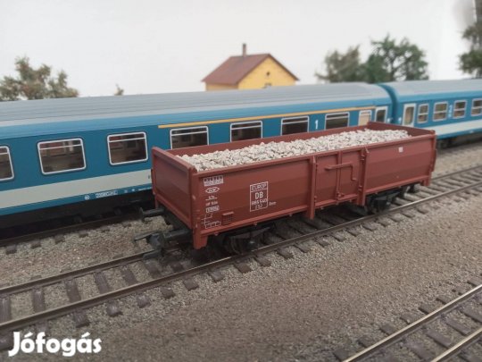 Roco 4302 DB nyitott teherkocsi kőrakománnyal H0