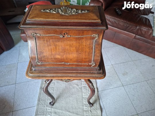 Rokokó vagy neobarokk dohányzó szekrény ritkaság