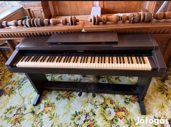 Roland HP 135 digitális zongora