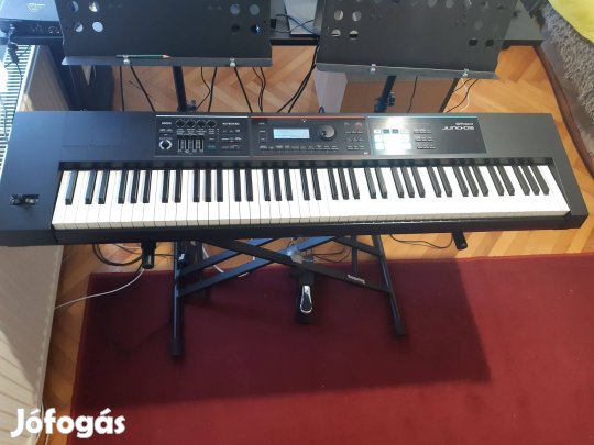 Roland Juno-DS 88 + porvédő huzat + puha tok + állvány