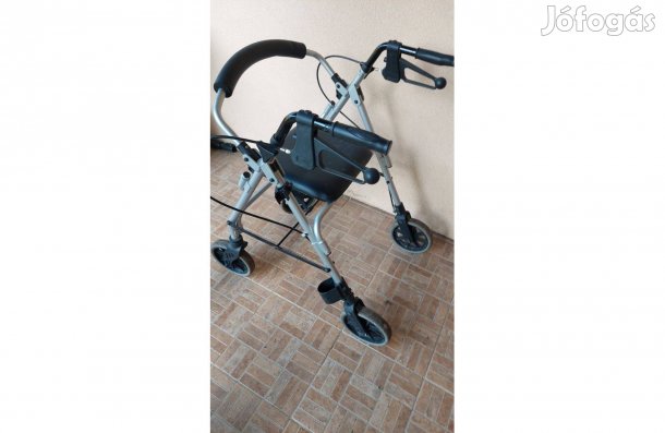 Rolátor összecsukható
