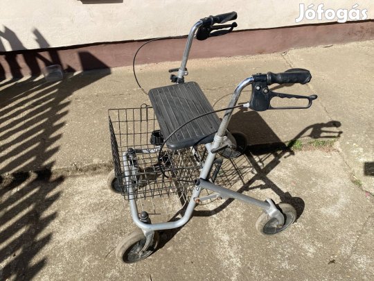 Rollátor - négykerekű járókeret kosárral