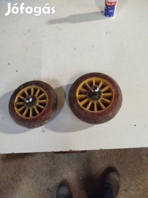 Roller első hátsó kerék csavarokkal 