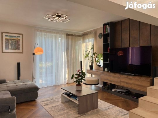 Rómahegyen Újszerű Családi Ház Eladó