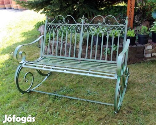 Romantikus Kovácsoltvas Hintapad - A nyugalom szigete a kertben