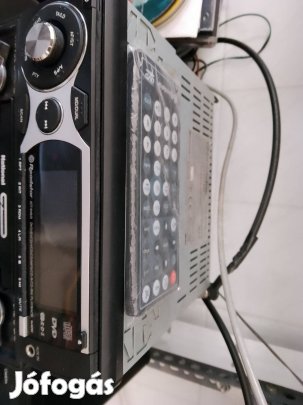 Roodstar autó rádió-DVD lejátszó, vezeték nélküli monitorral