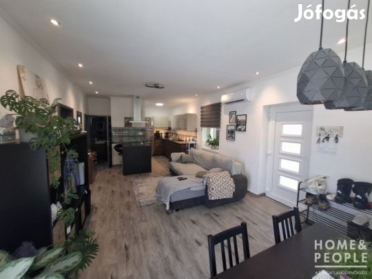 Röszkén frekventált helyen családi ház eladó! - Röszke