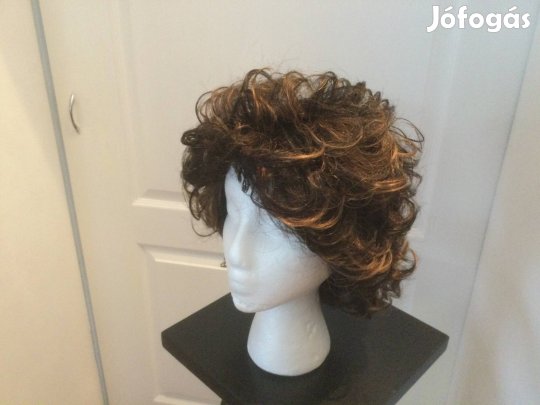 Rövid, göndör női paróka