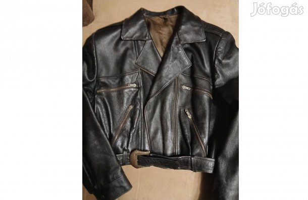 Rövid női bőrkabát