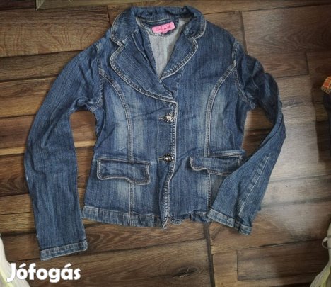 Rövidebb fazonú karcsúsított farmerkabát