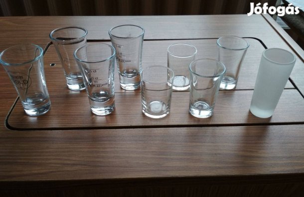 Röviditalos , pálinkás poharak , 9 db