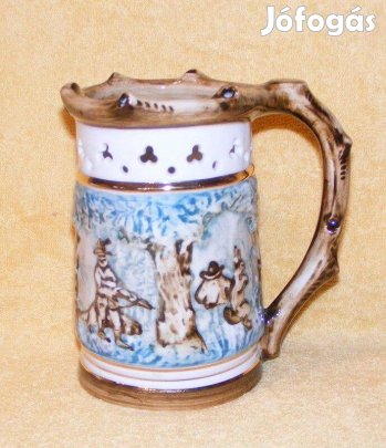 Royal Dux vadász jelenetes korsó