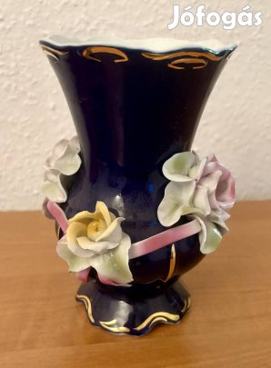 Rózsadíszes porcelán váza