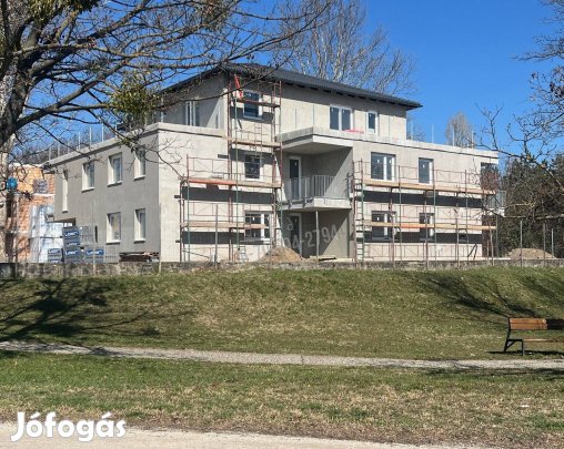 Rózsakert lakóparkban kertkapcsolatos újépítésű lakások
