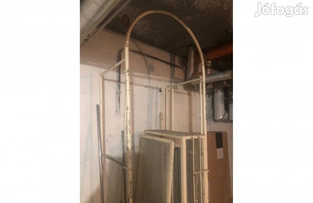 Rózsalugas vagy üzlet berendezéshez íves magas állvány vasból kb 240cm