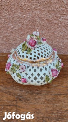 Rózsás, áttört porcelán bonbonier