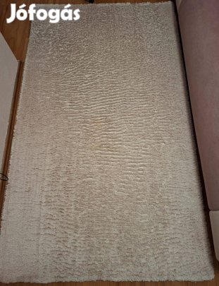 Rózsaszín, puha szőnyeg